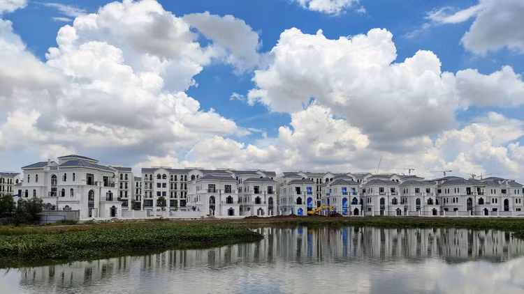 Tuy dịch bệnh Covid-19 đang gây ra nhiều khó khăn và hệ lụy, nhưng bất động sản vẫn không thôi kỳ vọng là một thị trường sôi động. Ảnh: Ngô Bảo Tín