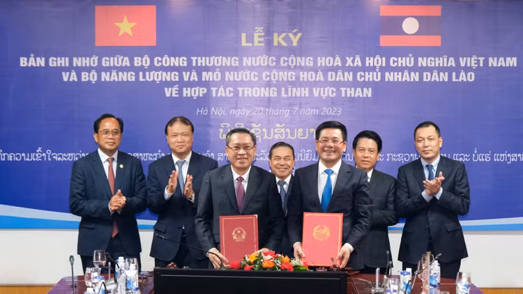 Lễ ký kết hợp tác trong lĩnh vực than giữa Bộ Công Thương Việt Nam với Bộ Năng lượng và Mỏ Lào (ảnh: CT)