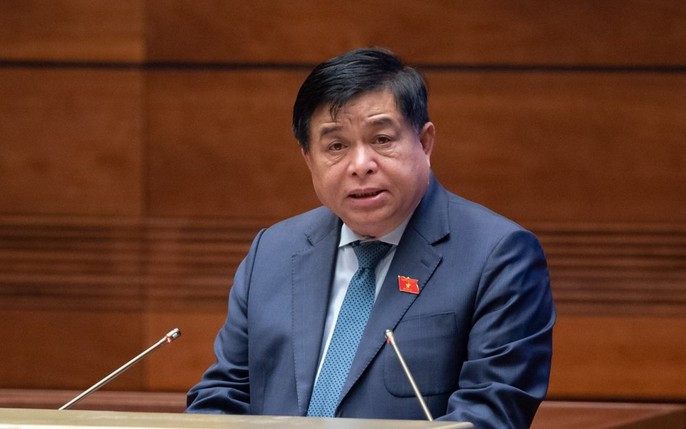Bộ trưởng Bộ Kế hoạch và Đầu tư Nguyễn Chí Dũng giải trình, làm rõ thêm một số vấn đề đại biểu Quốc hội quan tâm tại phiên thảo luận ngày 30/5