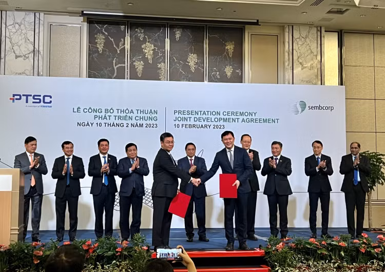 Lễ công bố thỏa thuận hợp tác phát triển chung giữa PTSC và Sembcorp có sự chứng kiến của Thủ tướng Chính phủ và đại diện cấp cao của Việt Nam và Singapore (Ảnh: PVN)