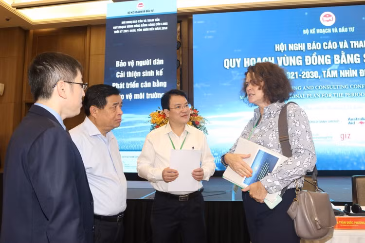 Đa số ý kiến thống nhất với quan điểm phát triển vùng ĐBSCL trên cơ sở phát huy lợi thế của vùng về nông nghiệp theo hướng phát triển nông nghiệp hàng hóa chất lượng cao, kết hợp với dịch vụ, du lịch sinh thái, công nghiệp chế biến nhằm nâng cao giá trị và sức cạnh tranh. Ảnh: Gia Phú