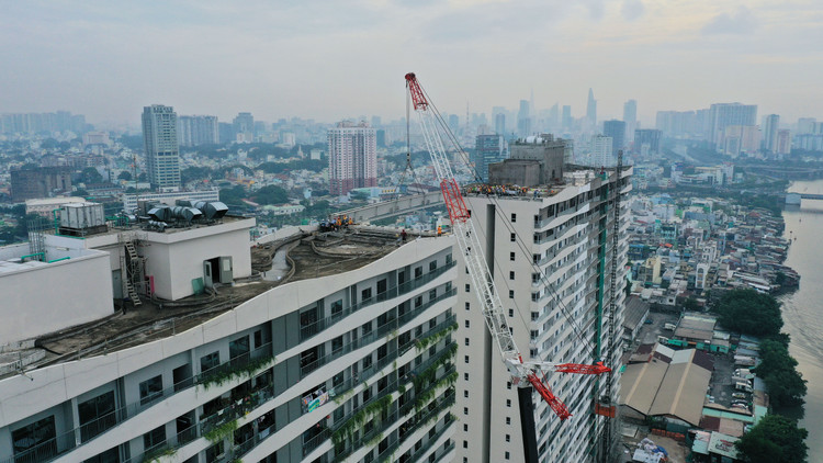 Nối nhịp đầu tiên cầu dây văng Block B và C của dự án Diamond Lotus Riverside 