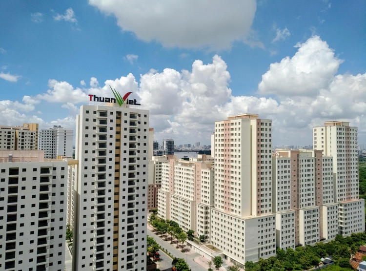 Càng ngày, người có thu nhập thấp càng khó để sở hữu căn hộ, vì phân khúc trung cấp và bình dân đã vắng bóng trên thị trường. Ảnh: Ngô Ngãi