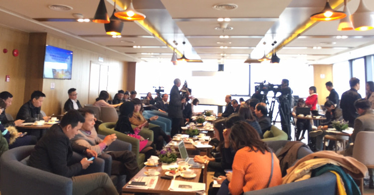 Nhiều giải pháp thúc đẩy tiến độ cải tạo chung cư cũ đã được đưa ra tại Chương trình cafe doanh nhân sáng ngày 15/12, tại Hà Nội.