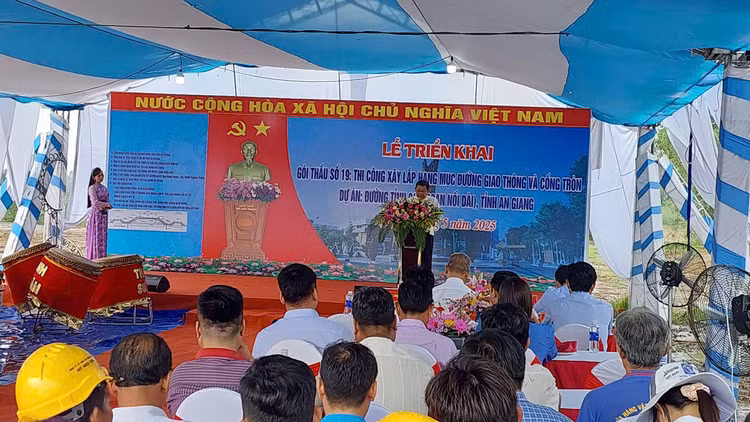 Việc khởi công Gói thầu 19 là dấu mốc quan trọng trong quá trình thực hiện Dự án Đường tỉnh 941 (đoạn nối dài). Đây là tuyến đường có ý nghĩa giao thông trọng yếu của tỉnh An Giang. Ảnh: NT.