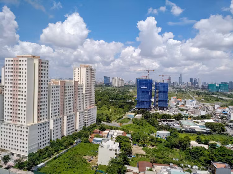 Để thị trường phát triển tốt hơn, rất cần sự phối hợp đồng bộ giữa các bộ, ngành, đặc biệt là trong khâu hoàn thiện pháp lý và khơi thông dòng vốn. Ảnh: Bảo Tín