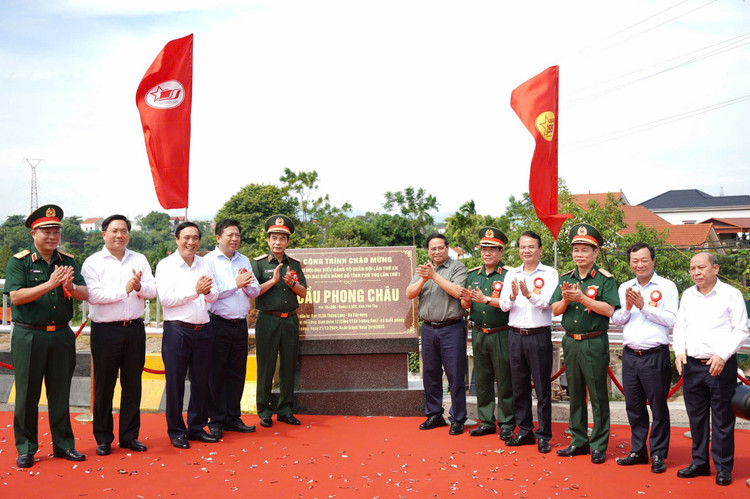 Cầu Phong Châu mới hoàn thành sớm so với kế hoạch 3 tháng