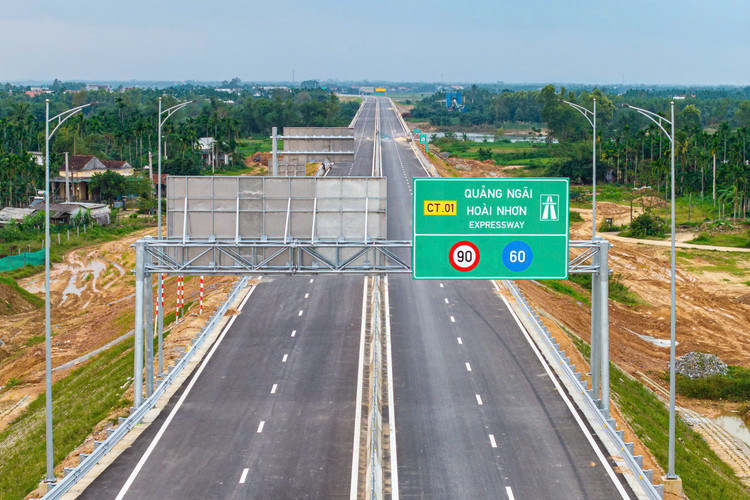 Cao tốc Quảng Ngãi - Hoài Nhơn hoàn thiện công tác vận hành, sẵn sàng phục vụ người dân về quê ăn Tết 2026 ảnh: ĐC