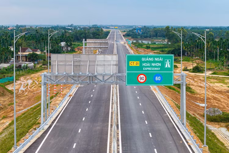 Cao tốc Quảng Ngãi - Hoài Nhơn hoàn thiện công tác vận hành, sẵn sàng phục vụ người dân về quê ăn Tết 2026 ảnh: ĐC