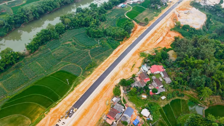 Một đoạn trên tuyến cao tốc Đồng Đăng - Trà Lĩnh (Ảnh do Đèo Cả cung cấp)