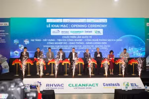Các đại biểu tham dự cắt băng khai mạc chuỗi triển lãm quốc tế Viet Industry - Contech 2026 diễn ra từ ngày 16-18/9/2026, tại Hà Nội
