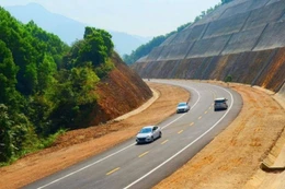 Quảng Trị đầu tư 1.600 tỷ đồng xây dựng Quốc lộ 15D