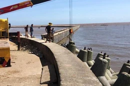 Hai nhà thầu cạnh tranh gói thầu xây kè bờ Tây Cà Mau