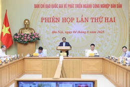 Thủ tướng Chính phủ đề nghị lãnh đạo các bộ, ngành, địa phương, doanh nghiệp, các chuyên gia, nhà quản lý, nhà khoa học tập trung thảo luận sâu, nhằm thúc đẩy phát triển ngành bán dẫn - Ảnh: VGP