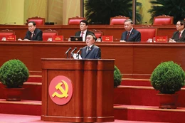 Đồng chí Trần Cẩm Tú, Ủy viên Bộ Chính trị, Thường trực Ban Bí thư tuyên bố lý do, khai mạc phiên họp trù bị Đại hội XIV của Đảng. Ảnh: Quý Bắc