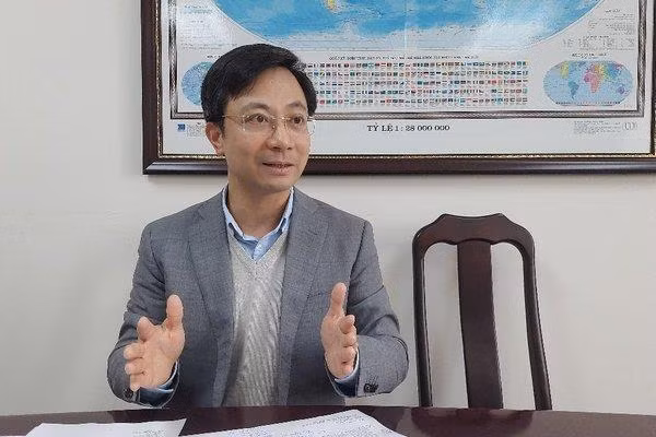 Ông Trần Duy Đông, Vụ trưởng Vụ Thị trường trong nước cung cấp thêm thông tin về điều hành xăng dầu (ảnh: LB)