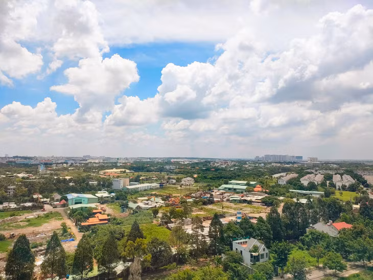 Việc TP.HCM tính đến biện pháp thu hồi lại quyết định đầu tư hoặc chủ trương đầu tư của những dự án "bất động" là cần thiết. Ảnh minh họa: Bảo Tín