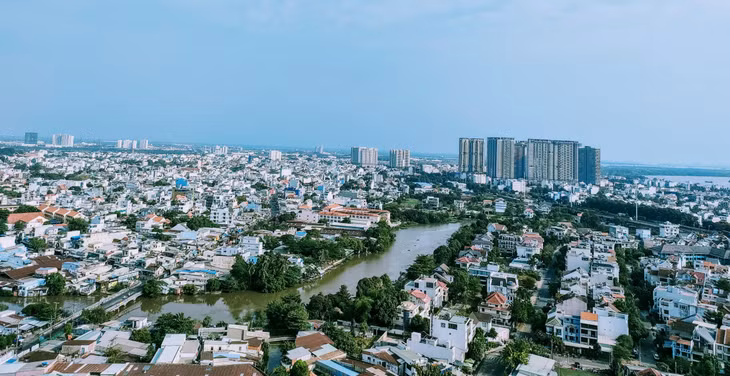 Khi phải chịu áp lực lớn về lãi vay, một số khách hàng chấp nhận giảm một phần lợi nhuận để bán bất động sản với mức giá thấp hơn kỳ vọng, bán “lỗ” để thu hồi vốn. Ảnh: Ngô Bảo Tín