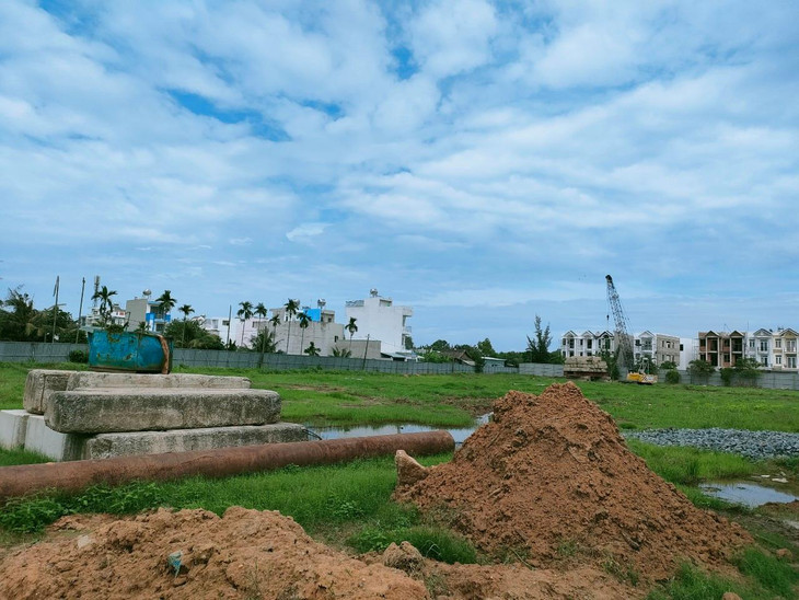 Dù trước mắt khó khăn còn nhiều, nhưng việc thoát cảnh giật gấu vá vai, cạn dòng tiền để duy trì kinh doanh sẽ giảm đi rất nhiều sẽ giúp doanh nghiệp từng bước hồi sinh để vượt qua bão tố. Ảnh: Bảo Tín