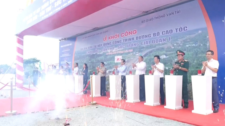 Thủ tướng Chính phủ Phạm Minh Chính phát lệnh khởi công cao tốc Châu Đốc - Cần Thơ - Sóc Trăng tại TP. Châu Đốc, tỉnh An Giang. Ảnh: Ngọc Tuấn Thủ tướng Chính phủ Phạm Minh Chính phát lệnh khởi công cao tốc Châu Đốc - Cần Thơ - Sóc Trăng tại TP. Châu Đốc, tỉnh An Giang. Ảnh: Ngọc Tuấn