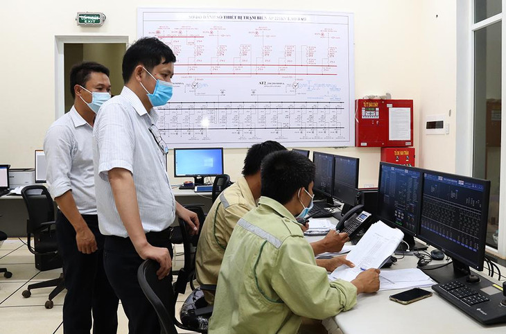 Lãnh đạo CPMB chỉ đạo đóng điện Trạm biến áp 220 kV Lao Bảo (ảnh: CPMB) Lãnh đạo CPMB chỉ đạo đóng điện Trạm biến áp 220 kV Lao Bảo (ảnh: CPMB)