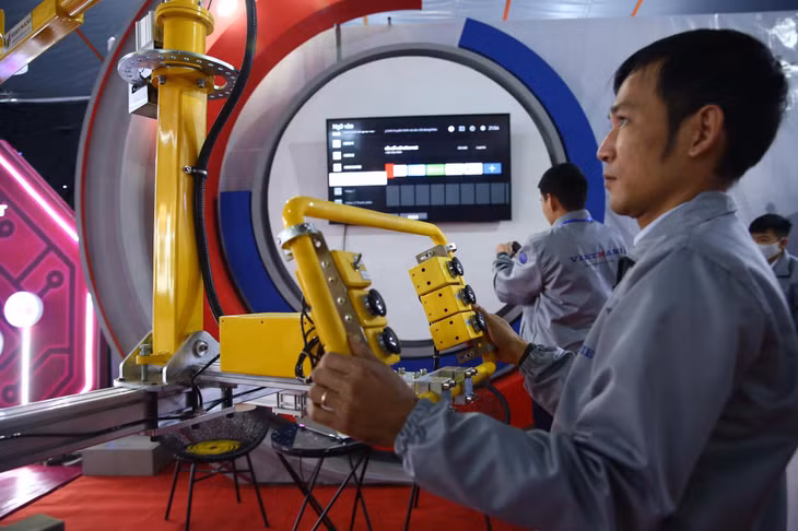 Doanh nghiệp trình diễn sản phẩm công nghệ ĐMST tại Triển lãm