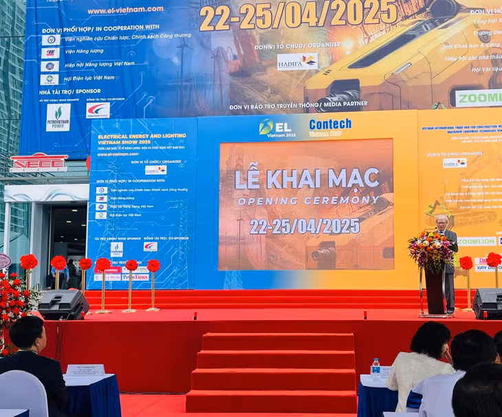 Ông Tống Văn Nga, Chủ tịch Hội Vật liệu xây dựng Việt Nam phát biểu tại Triển lãm CONTECH VIETNAM 2025 và EL VIETNAM 2025
