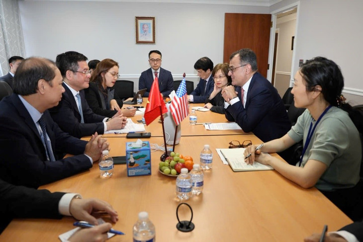 Đoàn đàm phán Chính phủ Việt Nam làm việc với Tập đoàn Google (ảnh: BCT) Đoàn đàm phán Chính phủ Việt Nam làm việc với Tập đoàn Google (ảnh: BCT)