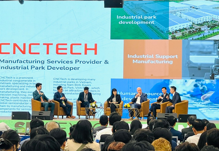 Các đại biểu là đại diện các doanh nghiệp bán dẫn toàn cầu tham gia phiên Toạ đàm