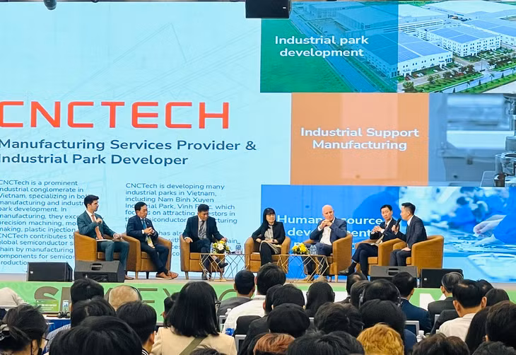 Các đại biểu là đại diện các doanh nghiệp bán dẫn toàn cầu tham gia phiên Toạ đàm