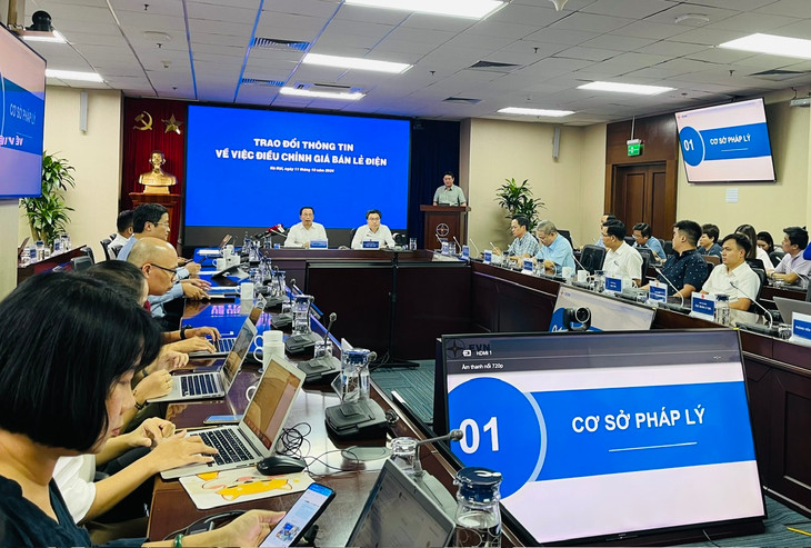 Lãnh đạo Tập đoàn Điện lực Việt Nam (EVN) họp báo trao đổi về thay đổi giá bán điện năm 2024.