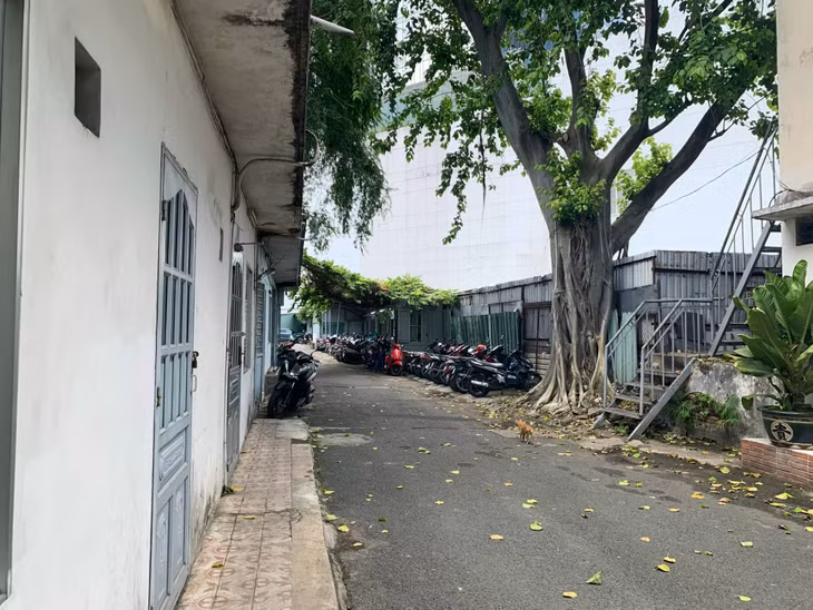 Do chưa thống nhất được phương án đền bù, di dời nên phía đối tác Việt Nam chưa thể giao đất cho Nhà đầu tư