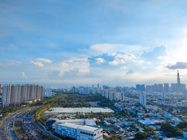 Quý II/2023, dù thị trường khó khăn và ảm đạm, nhưng giá căn hộ ở TP.HCM vẫn tăng khoảng 2 - 3% so với quý trước tại một số dự án. Ảnh: Bảo Tín