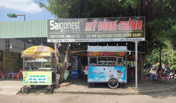 Người dân bức xúc cho rằng, những hình ảnh nhếch nhác này không xứng tầm với một công viên văn hóa Người dân bức xúc cho rằng, những hình ảnh nhếch nhác này không xứng tầm với một công viên văn hóa