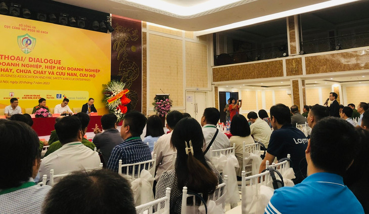 Doanh nghiệp phát biểu tại Hội nghị Doanh nghiệp phát biểu tại Hội nghị