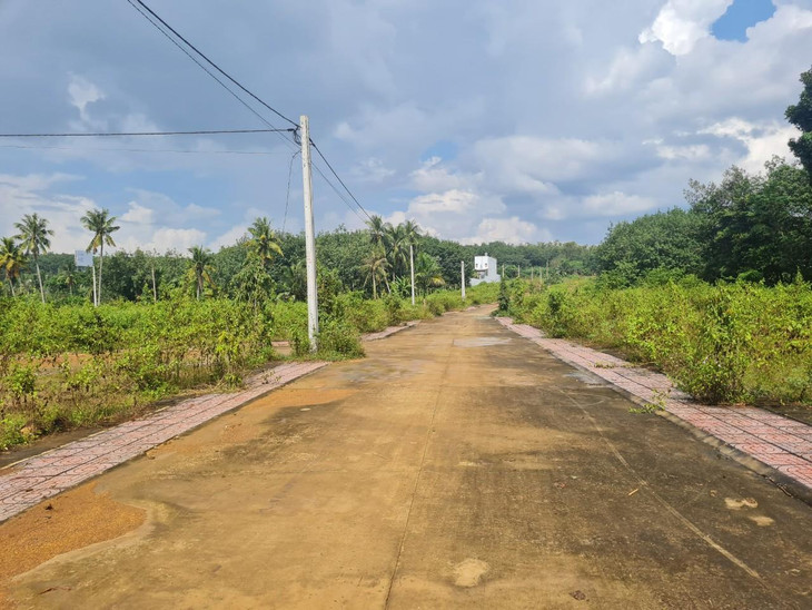 Theo quy định của pháp luật, UBND thị xã Bình Long phải cấp giấy phép xây dựng theo thẩm quyền, nhưng ở đây lại đều do người dân tự thực hiện. Ảnh: Bảo Tín