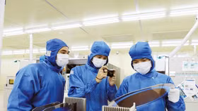 Phát triển con người và bảo đảm an sinh xã hội là một trong những trụ cột cần tập trung xây dựng để Việt Nam hiện thực hóa mục tiêu trở thành nước phát triển, gia nhập các quốc gia có thu nhập cao vào năm 2045. Ảnh: Tuấn Anh