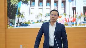 Thống đốc Ngân hàng Nhà nước Phạm Đức Ấn làm việc với lãnh đạo 46 ngân hàng thương mại sáng 19/10. Ảnh: Thời báo Ngân hàng