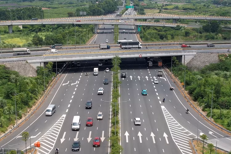 Phân luồng giao thông phục vụ Lễ kỷ niệm 80 năm Quốc khánh, hạn chế phương tiện đi về hướng Hà Nội. Ảnh minh hoạ