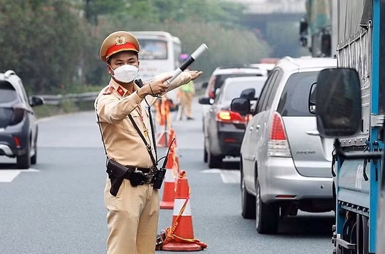 CSGT Hà Nội phân luồng giao thông
