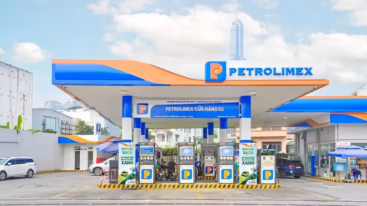 Nhiều cửa hàng xăng dầu thuộc Petrolimex tại TP.HCM đã bán xăng E10 trước ngày 1/8