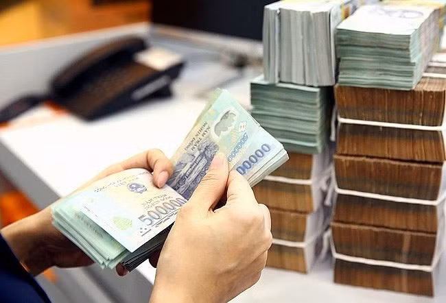 Một số ngân hàng tiếp tục giảm nhẹ lãi suất huy động trong tháng 7