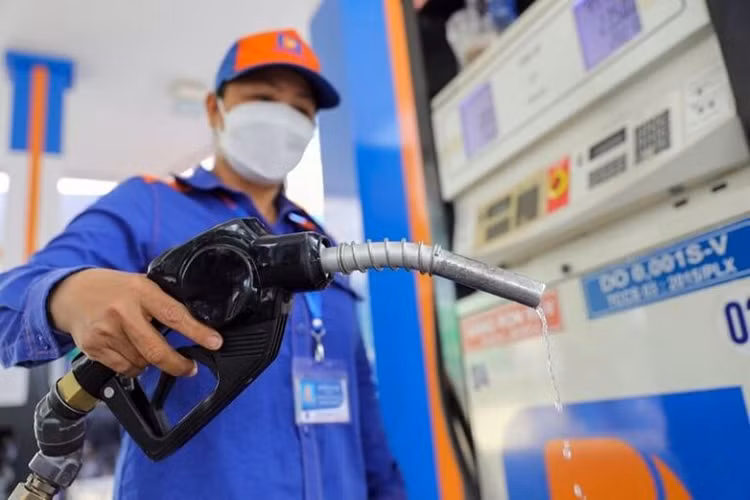 Giá xăng dầu giảm, dầu hỏa và madút tăng nhẹ từ 15h ngày 25/9