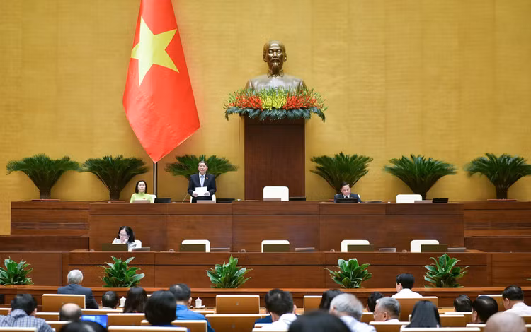 Phó Chủ tịch Quốc hội Nguyễn Đức Hải điều hành phiên họp sáng 22/11