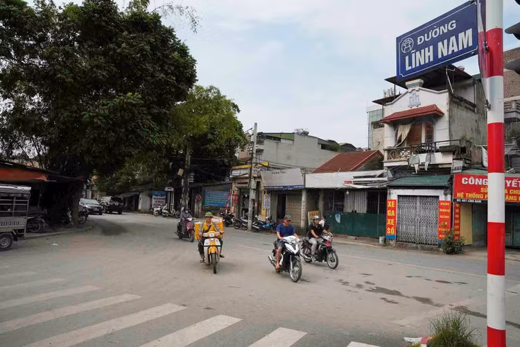 UBND quận Hoàng Mai (Hà Nội) vừa thông báo chấm dứt hợp đồng với Công ty CP Tư vấn khảo sát thiết kế Mỏ - Địa chất tại Gói thầu Đo vẽ, thành lập bản đồ phục vụ công tác bồi thường, hỗ trợ và tái định cư cho Dự án Nâng cấp, mở rộng đường Lĩnh Nam