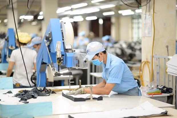 6 nhóm ngành TP.HCM ưu tiên phát triển bao gồm: cơ khí, cao su - nhựa; lương thực, thực phẩm; công nghệ thông tin - điện tử - viễn thông; dệt may và dược nhằm nỗ lực định vị hàng Việt trong đấu thầu. Ảnh Internet