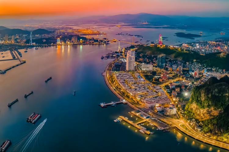 Quảng Ninh cũng luôn là địa phương có tỷ lệ giải ngân đầu tư công cao so với mặt bằng chung của cả nước, dù khối lượng vốn được giao rất lớn. Ảnh: Internet