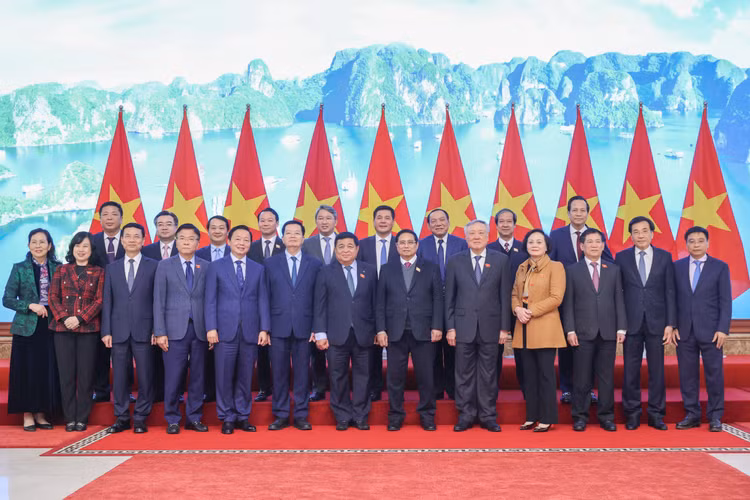 Thủ tướng và các thành viên Chính phủ cùng các đại biểu tại Hội nghị