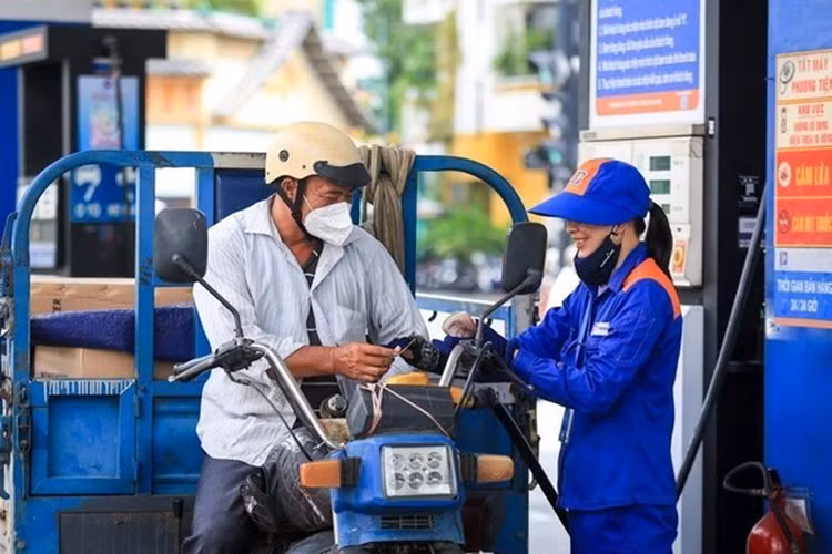 Giá xăng dầu ngày 13/2 sẽ biến động tăng giảm trái chiều