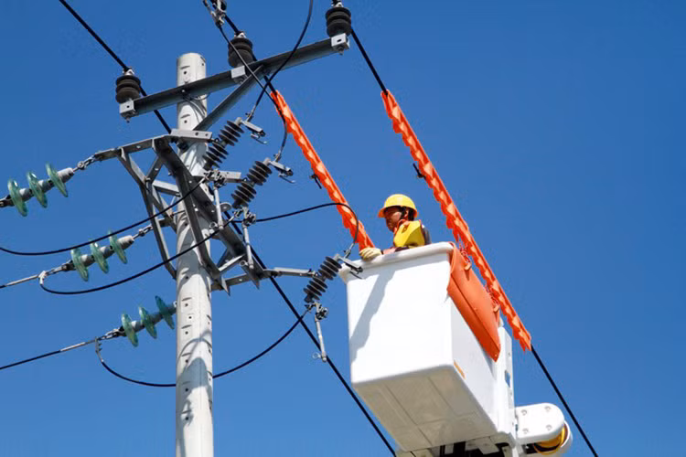 Đường dây 220kV Huội Quảng - Nghĩa Lộ là dự án trọng điểm của EVN và EVNNPT, dự kiến hoàn thành vào quý IV/2023. Ảnh chỉ mang tính minh họa. Nguồn Internet